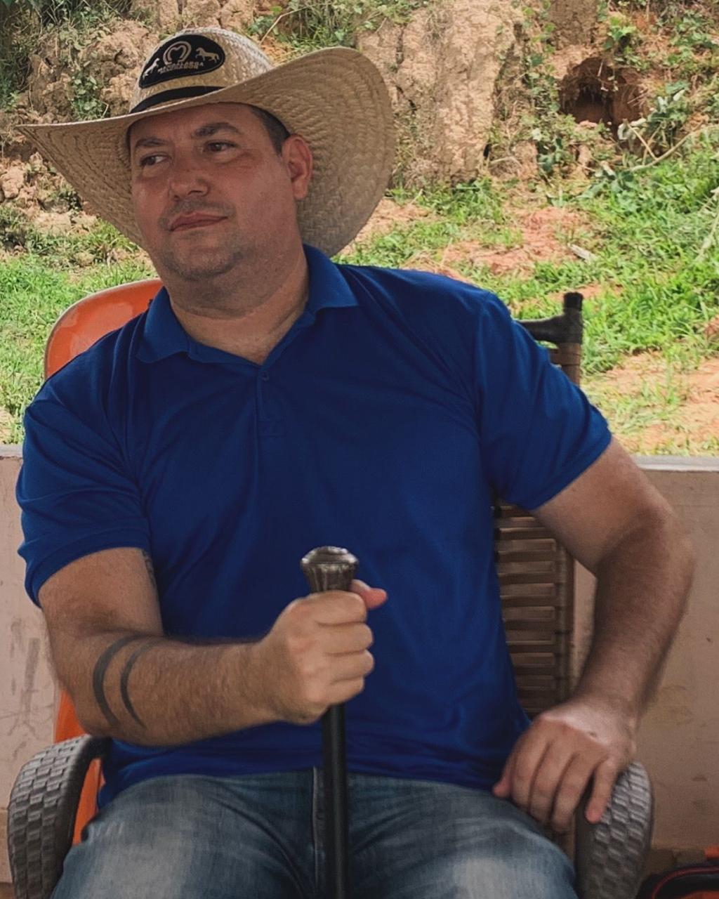 Eduardo — Diretor de Licitações do Supermercado Santa Rita